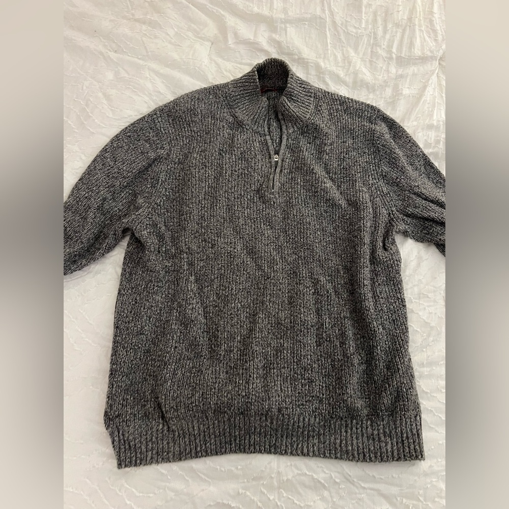 IZOD: Men’s grey sweater